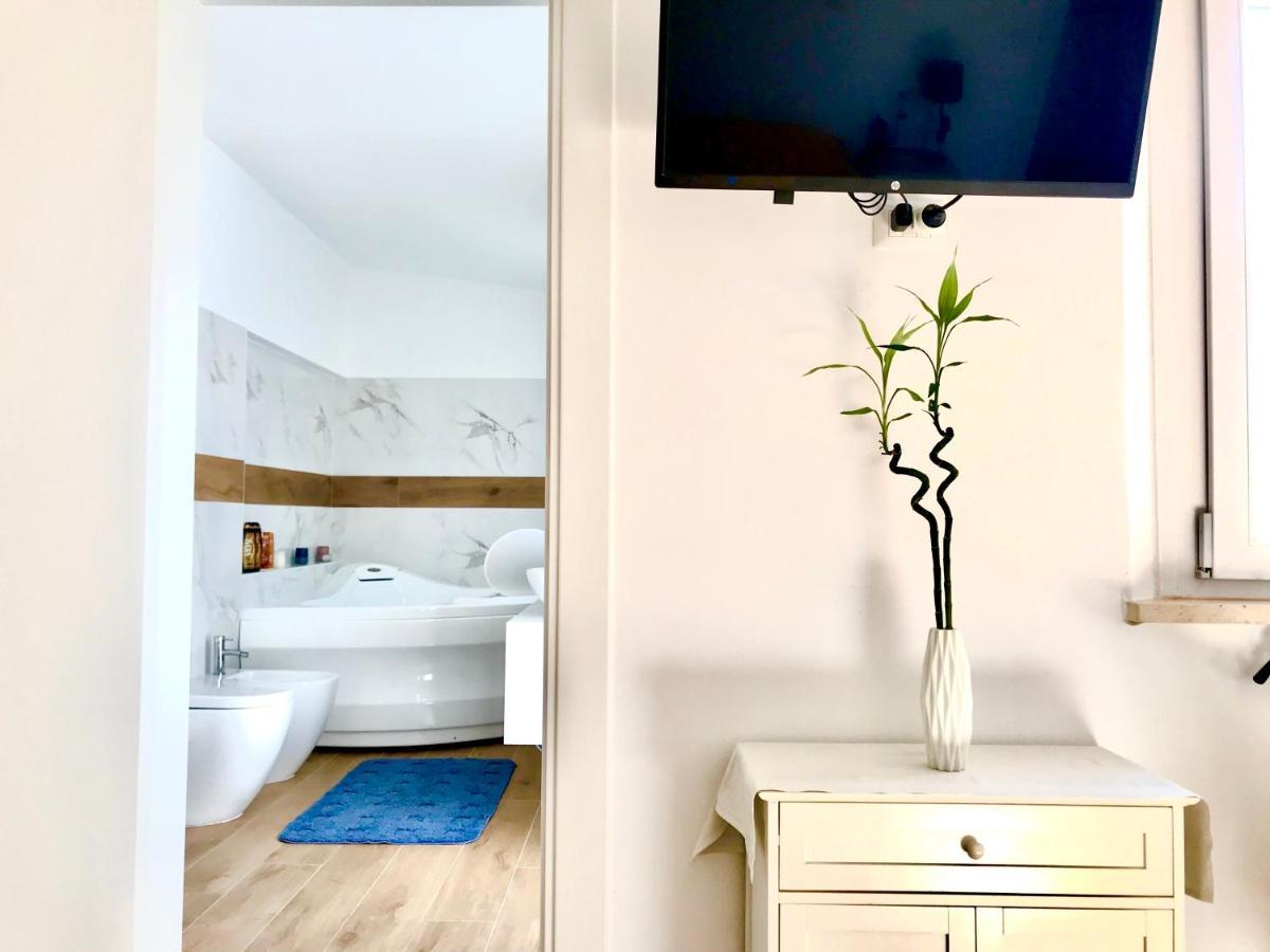 Stanza E Bagno Privato, Idromassaggio Con Extra Fee, In Appartamento Ferrara Bagian luar foto